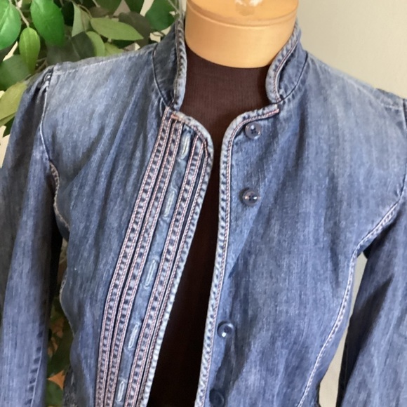 Gap Woman’s size 8 Jean Jacket with crochet lace panel in the back front… - Picture 9 of 16